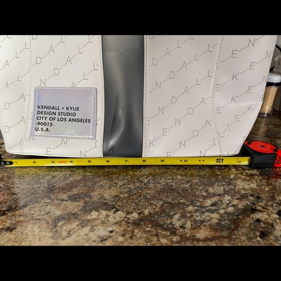 Kendall + Kylie Tote! - Picture 2 of 4